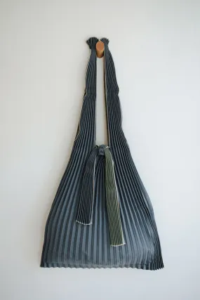 Large Pleated Tote Bag - Khaki   Lead