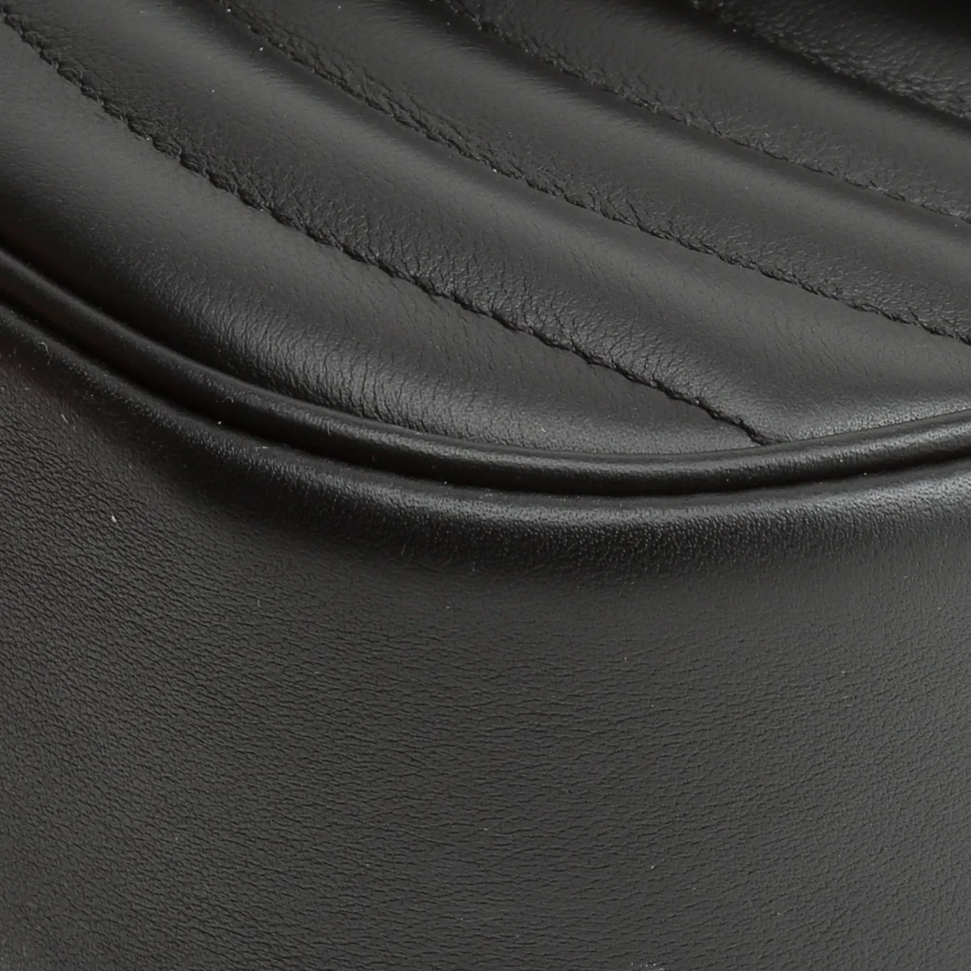 LOUIS VUITTON New Wave Chain Bag MM - Black