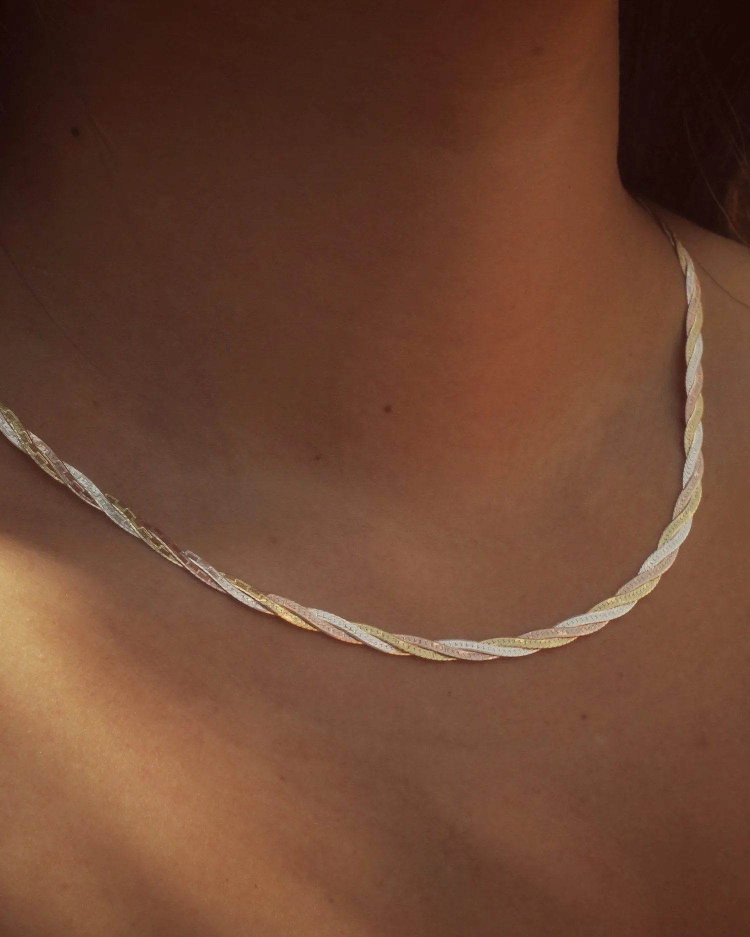 Twisted Tricolor Herringbone Chain 18"